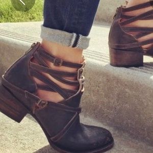 Free birds by Steve Madden  SLATE size 7 all leather BROWN